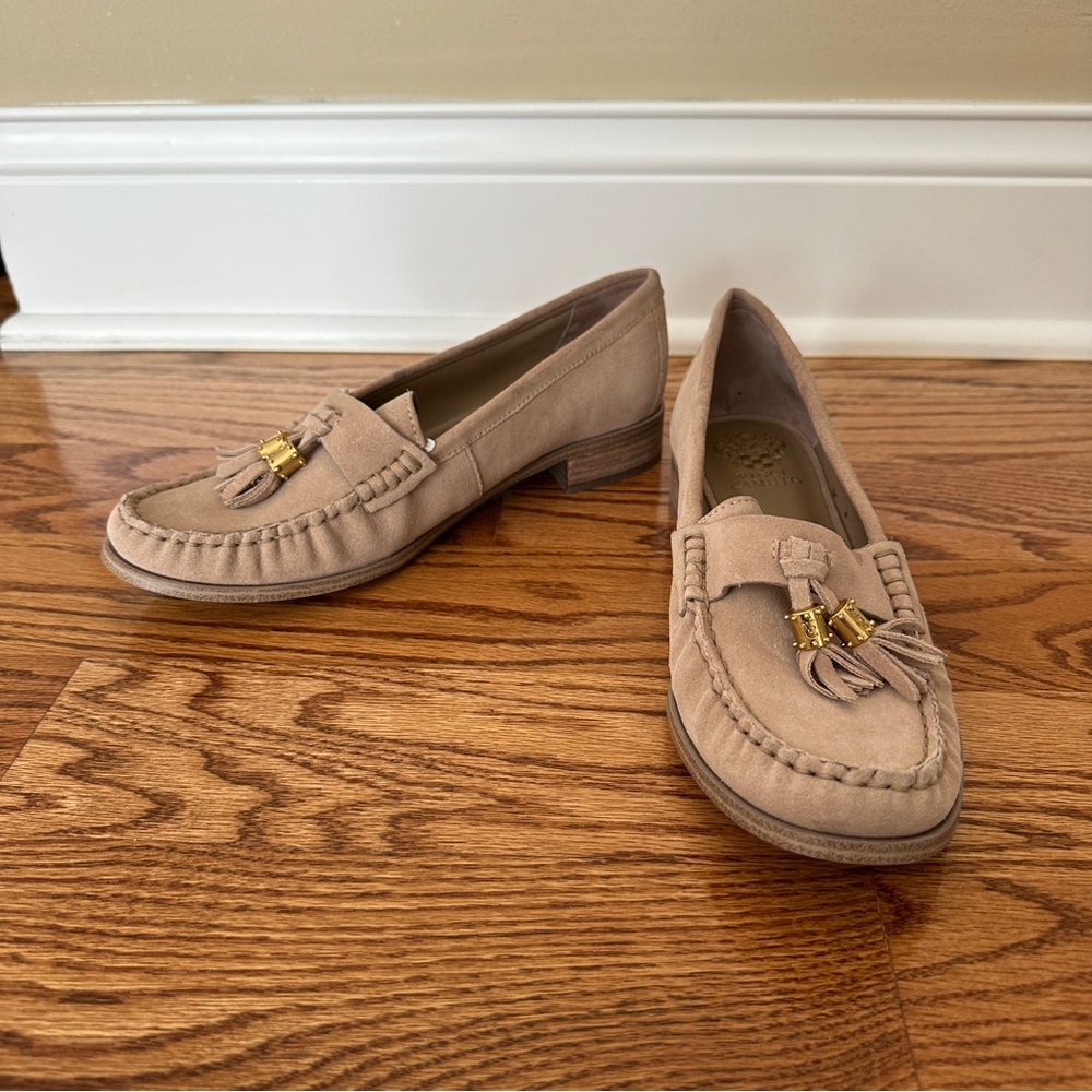 Vince Camuto Casbella Women's SuedeTan Loafers with Tassel Detail Sz7.5 Preowned - Picture 2 of 9